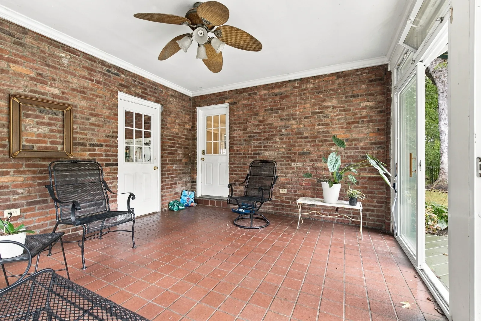 The sunroom and its brick wall